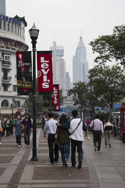 Le petit voyage de Levi's en Chine dans les rues de Shanghai ou comment les USA ont fait leur place.